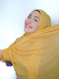 Load image into Gallery viewer, Hijab crinkle canarino - Hijab Paradise 
