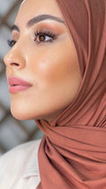 Carica l'immagine nel visualizzatore della galleria, Hijab, chador, velo, turbante, foulard, copricapo, musulmano, islamico, sciarpa, Hijab Jersey rosa rubicondo scuro-orlo Flatlock

