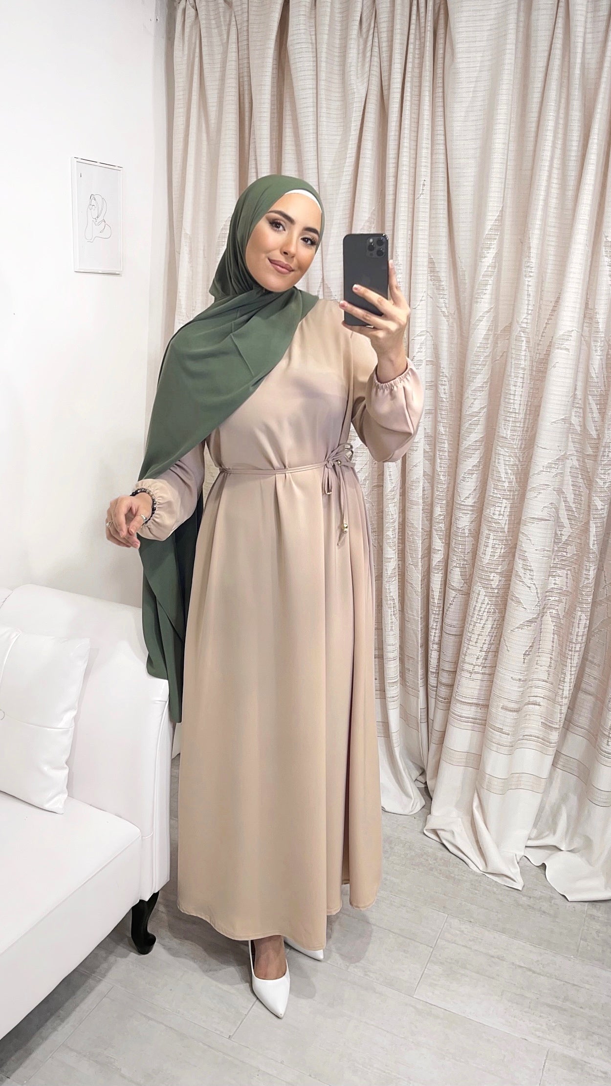 Vestito, abaya, semplice, colore unico, cintutino in vita, polsi arricciati, donna islamica, modest dress , Hijab Paradise,beaje , velo verde militare