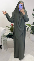 Load image into Gallery viewer, Abito preghiera, donna islamica, cuffia bianche, sorriso, vestito lungo, velo khimar, copricapo, jilbab , verde militare, Hijab Paradise

