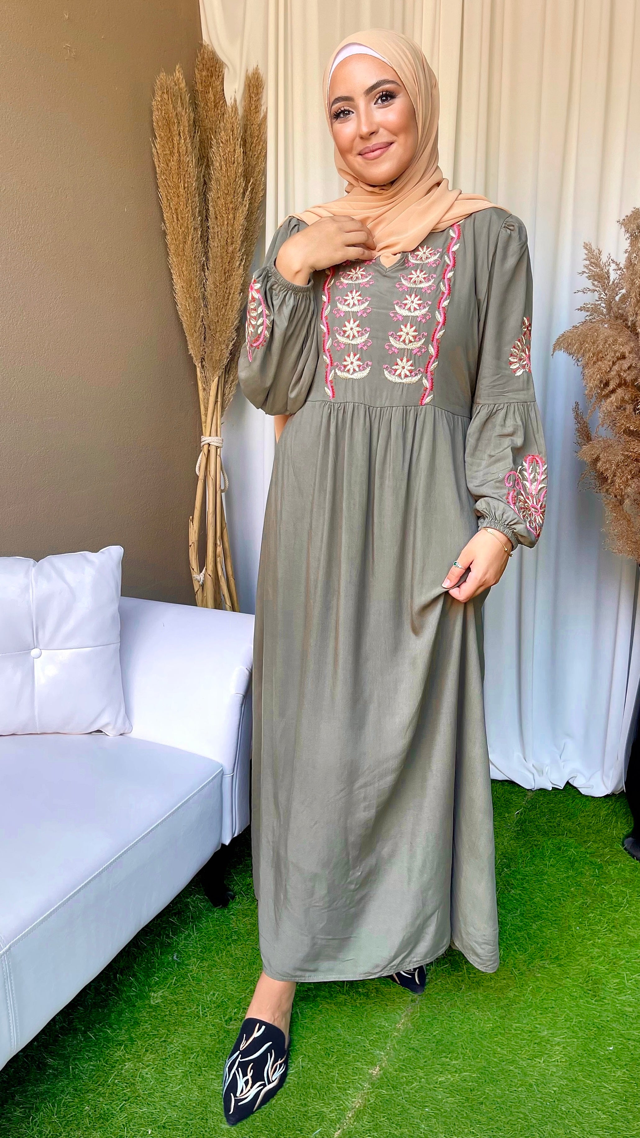 Donna musulmana, Hijab Paradise, vestito, ricamato