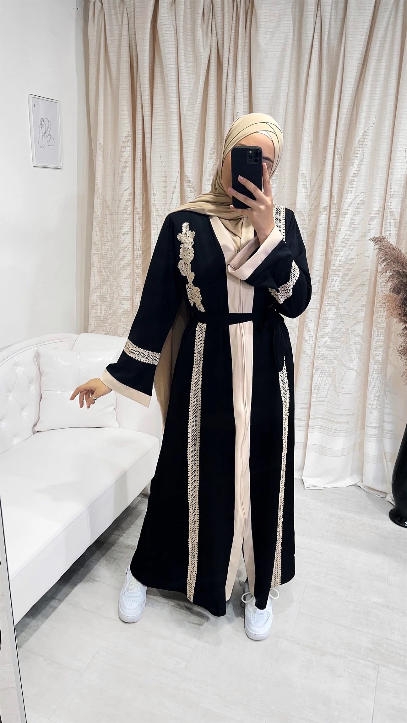 Abaya, ricami, Hijab Paradise, due colori, cintura in vita, dettaglio in manica,  vestito arabeggiante, modest, donna musulmana, nero e beaje