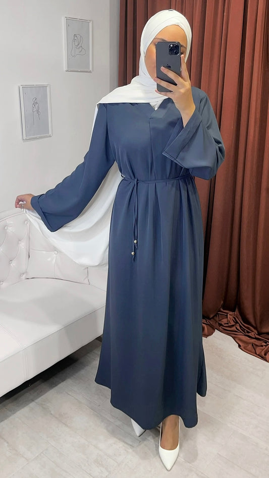 Vestito, abaya, semplice, collo a V, maniche larghe,  colore unico, cintutino in vita, polsi arricciati, indossato da manichino, Hijab Paradise, ciano, hijab bianco, donna musulmana