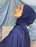 Carica l'immagine nel visualizzatore della galleria, Hijab Jersey Blu Scuro-orlo flatlock
