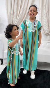 Bambina, ricci, gandora, decorazioni arabeggianti, Hijab Paradise, verde acqua, sorelle