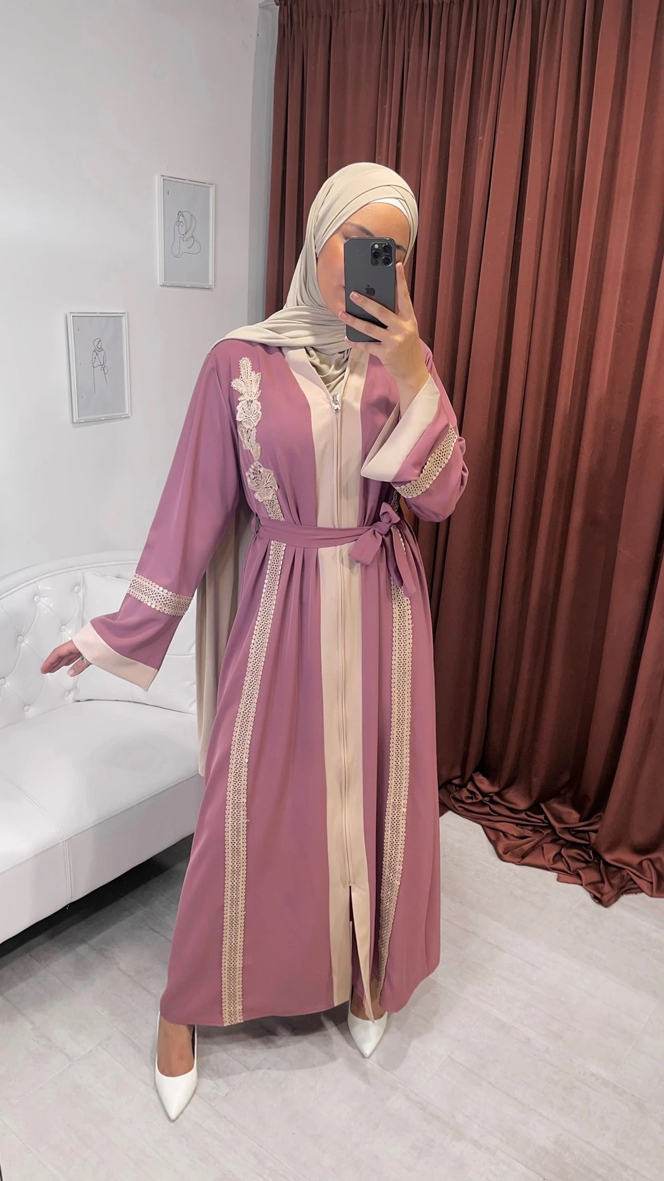 Abaya, ricami, Hijab Paradise, due colori, cintura in vita, dettaglio in manica,  vestito arabeggiante, modest, donna musulmana, rosa e beaje