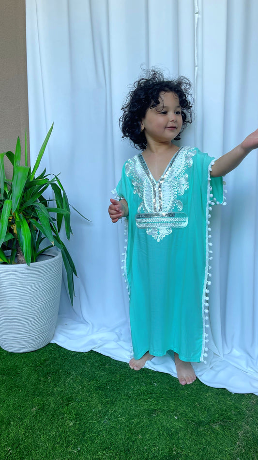 Bambina, ricci, gandora, decorazioni arabeggianti, Hijab Paradise, verde acqua