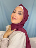 Carica l'immagine nel visualizzatore della galleria, Hijab Chiffon Crepe Rubino
