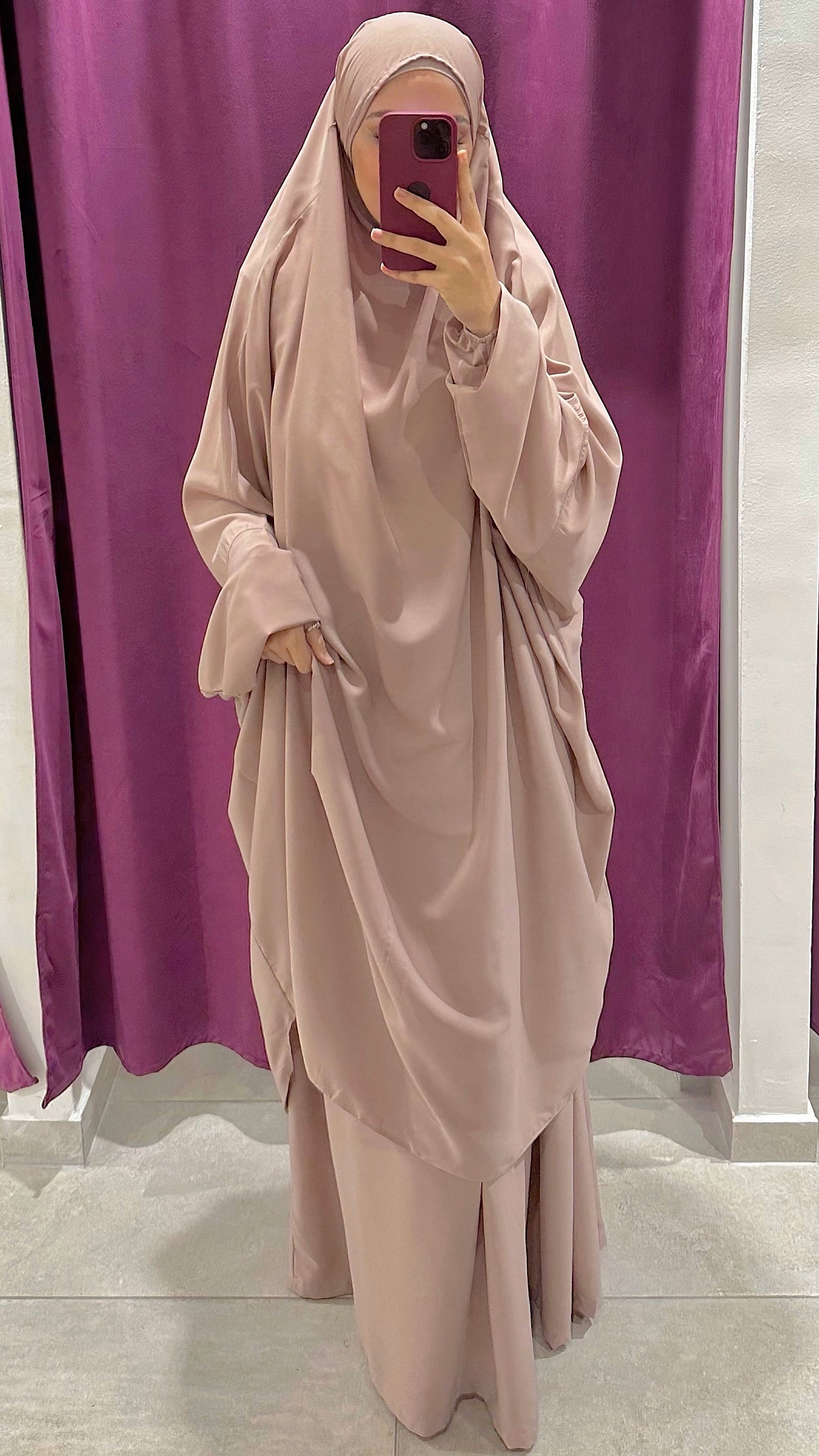 Abito preghiera, gonna, donna islamica, cuffia bianche, sorriso, vestito lungo, velo khimar, copricapo, jilbab , rosa.Hijab Paradise