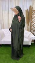 Load image into Gallery viewer, Abito preghiera, gonna, donna islamica, cuffia bianche, sorriso, vestito lungo, velo khimar, copricapo, jilbab , verde. Hijab Paradise
