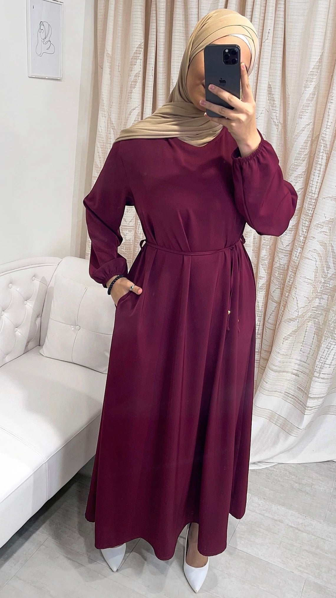 Vestito, abaya, semplice, colore unico, cintutino in vita, polsi arricciati, donna islamica, modest dress , Hijab Paradise, bordeaux, hijab caramello
