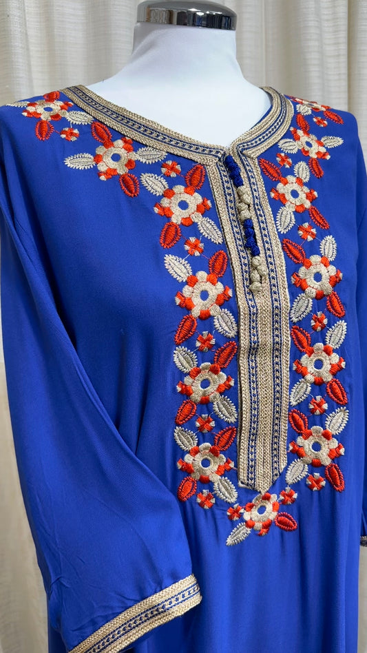 Jelleba, vestito blu elettrico, ricamato sul davanti in rosso e oro, dress, Hijab Paradise