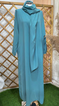 Bild in Galerie-Betrachter laden, Abito preghiera, donna islamica, cuffia bianche, sorriso, tacchi bianchi, vestito lungo, velo attaccato al vestito, verde acqua, Hijab Paradise
