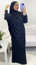Carica l'immagine nel visualizzatore della galleria, Abito preghiera, donna islamica, cuffia bianche, sorriso, vestito lungo, velo khimar, copricapo, jilbab , nero,Hijab Paradise

