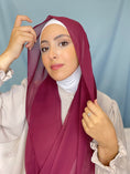 Carica l'immagine nel visualizzatore della galleria, Hijab Chiffon Crepe Rubino
