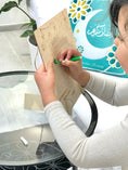 Load image into Gallery viewer, Calendario Ramadan in legno con colori - colorare giorno per giorno - addobbi Ramadan 
