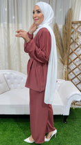 Charger l'image dans la visionneuse de la galerie, Donna islamica, decorazione arabbeggiante, hijab bianco, tacchi bianchi, modest dress, completo, rosa
