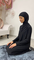 Load image into Gallery viewer, Ragazzina,preghiera, tappeto da preghiera, donna islamica, Hijab Paradise, palloncini, donna che prega, vestito da preghiera, nero
