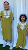 Carica l'immagine nel visualizzatore della galleria, Bambina, ricci, gandora, decorazioni arabeggianti, Hijab Paradise, giallo, sorelle
